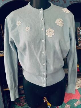 VINTAGE 50's DALTON CASHMERE CARDIGAN LACE APPLIQUE FLOWERS PEARLS